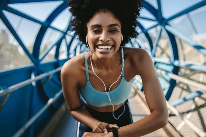 best-way-to-listen-to-music-while-running-sweatandsound